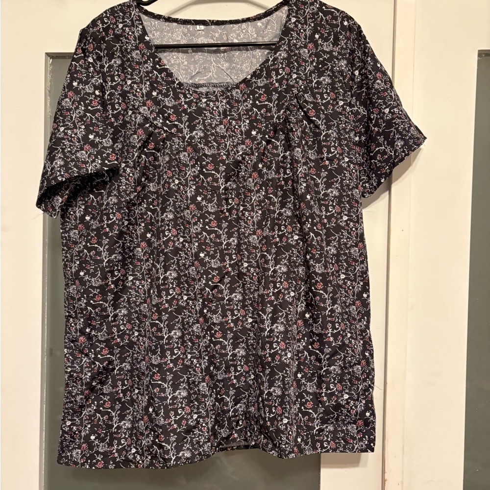 Black and White Short Sleeve Blouse with Floral Design